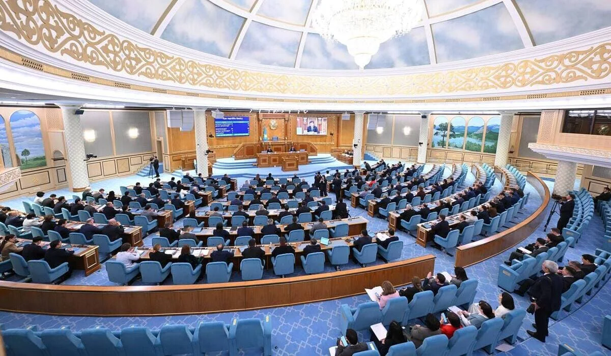 Конституционный закон «О президенте» принял парламент Казахстана