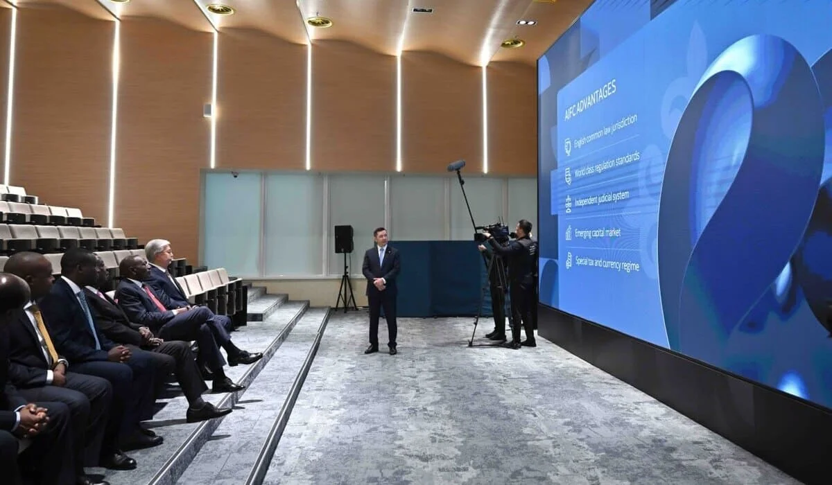 Президенты Казахстана и Кении ознакомились с работой МФЦА