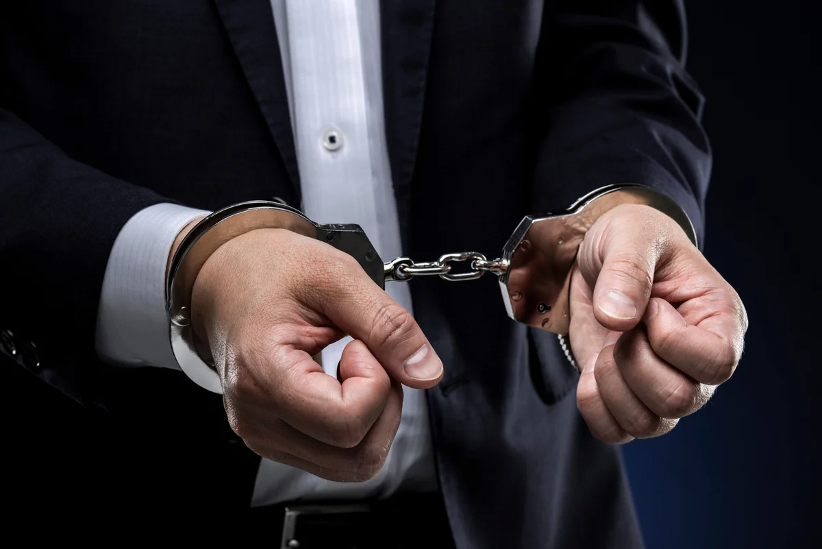 Главу судмедэкспертизы задержали с поличным в Талдыкоргане