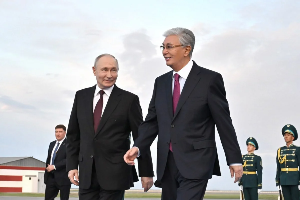 Касым-Жомарт Токаев лично встретил Владимира Путина, прибывшего с госвизитом в Казахстан