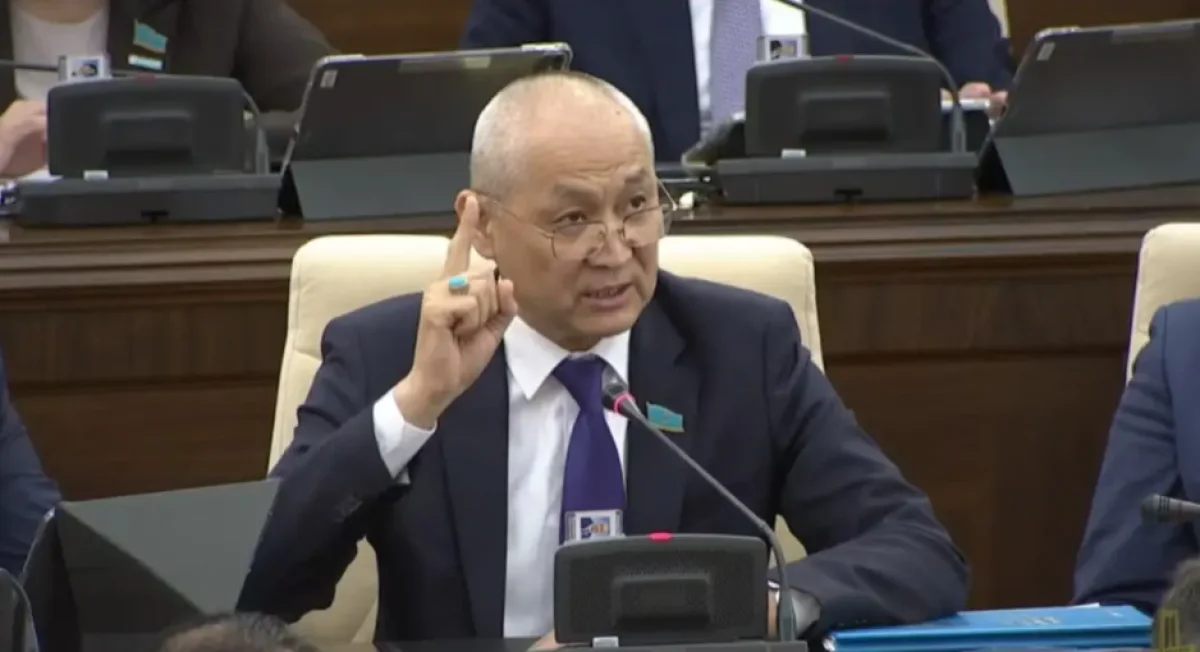 Кошанов призвал депутатов к сдержанности после эмоционального спора в Мажилисе