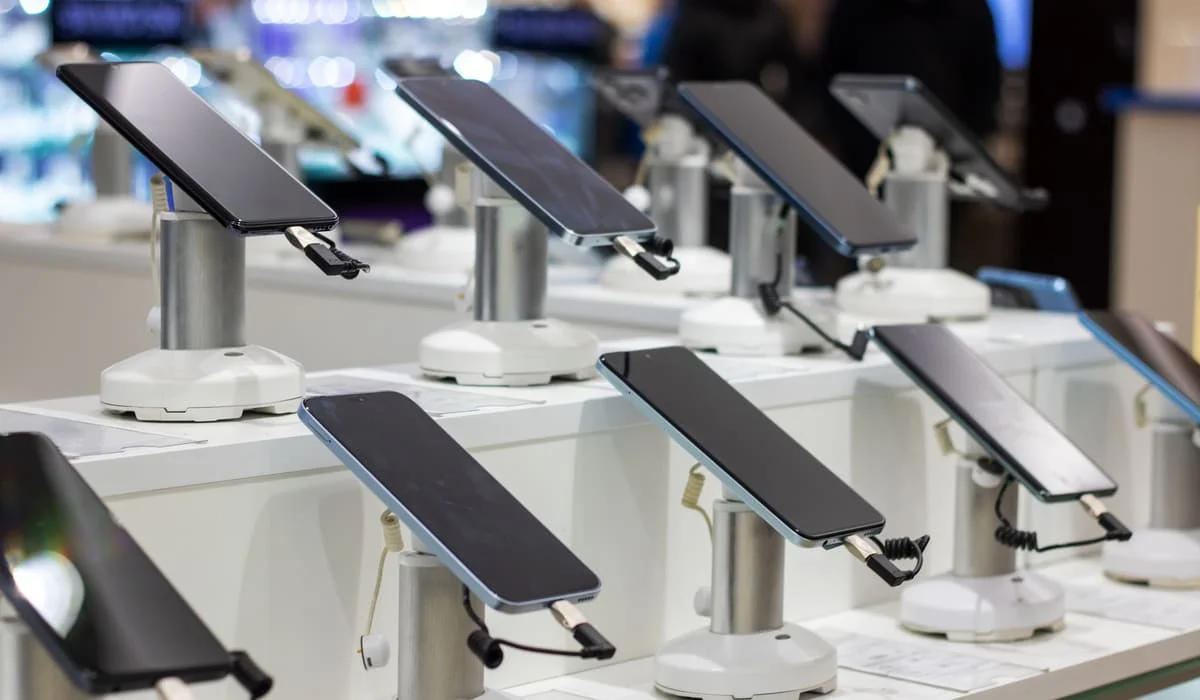 Продажи смартфонов рухнули в Казахстане: причиной называют верификацию IMEI-кодов