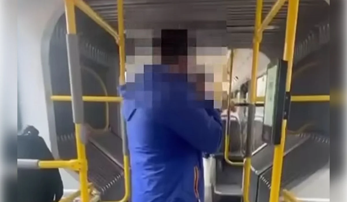Вел себя агрессивно: астанчанина арестовали за мат в автобусе (ВИДЕО)