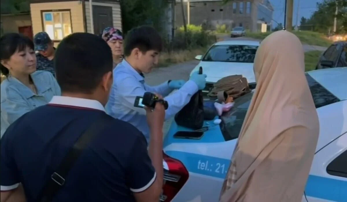 Девушку с 2 килограммами мефедрона задержали в Шымкенте: видео попало в сеть