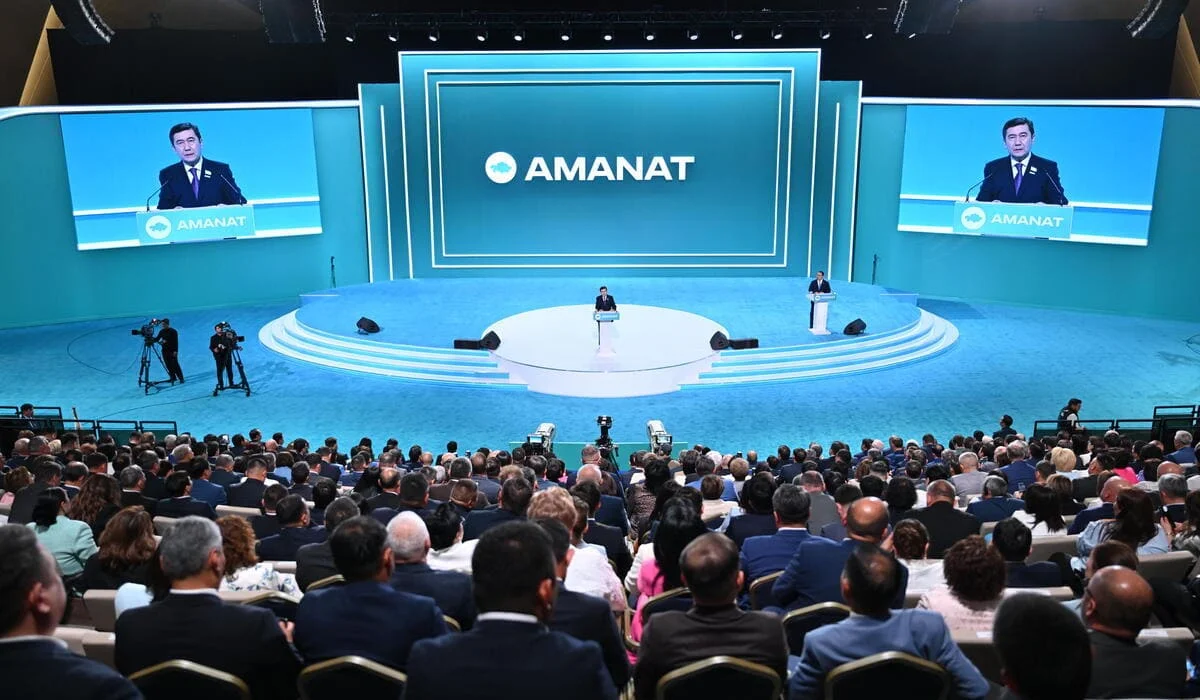 Усиление пропрезидентских сил:  съезд «AMANAT» поддержал присоединение к «Әділет»