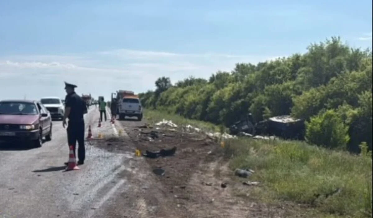 Два человека погибли в ДТП в Акмолинской области: столкнулись легковушка и грузовик со взрывчаткой