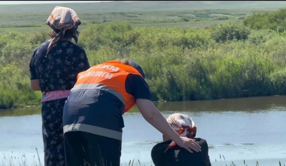 Дедушка пытался спасти внука: на Тоболе нашли тела двух погибших (ВИДЕО)
