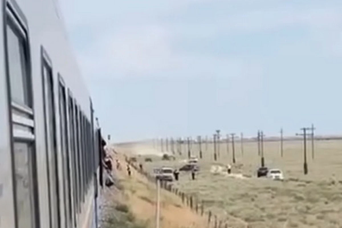 Сошел с рельсов вагон пассажирского поезда в Туркестанской области