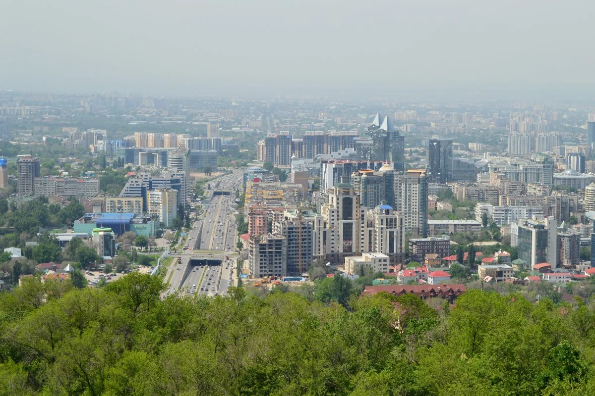 Жаркая погода сохранится в Казахстане 17 июня, местами ожидаются грозы