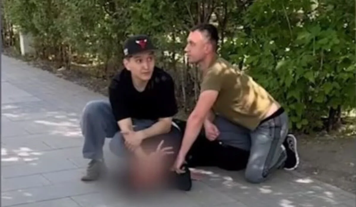 Два астанчанина задержали мужчину, напавшего на девочку в парке (ВИДЕО)