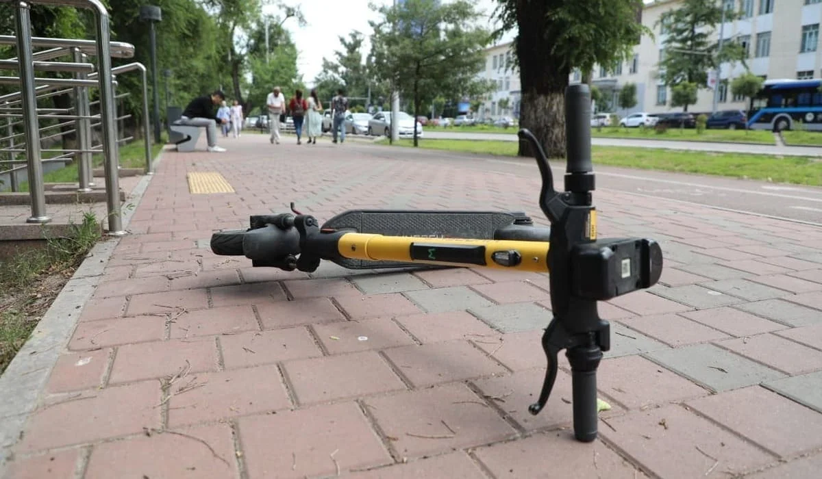 Электросамокатам запретили ездить по тротуарам в Казахстане