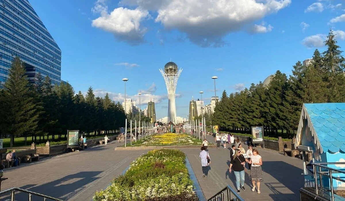 В центре Астаны перекрыли движение на участке бульвара Нуржол