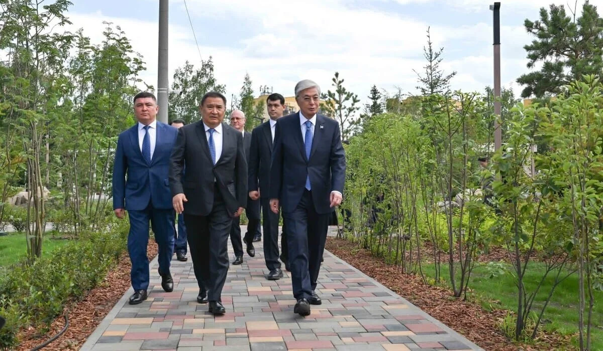 Токаев посетил экопарк в Щучинске и послушал игру юных домбристов (ФОТО)
