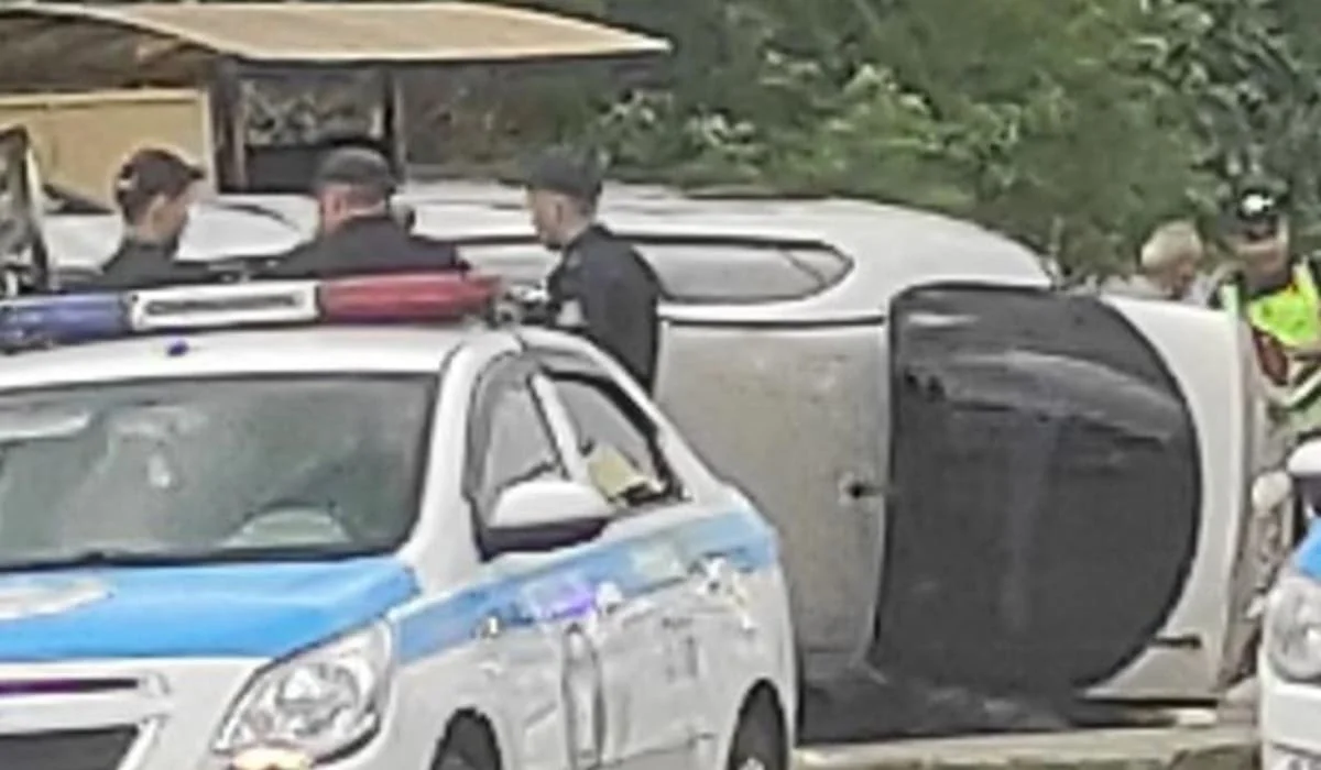 Жуткое ДТП в Павлодаре: авто вылетело на встречку, сбило насмерть двух пешеходов и врезалось в остановку (ВИДЕО)
