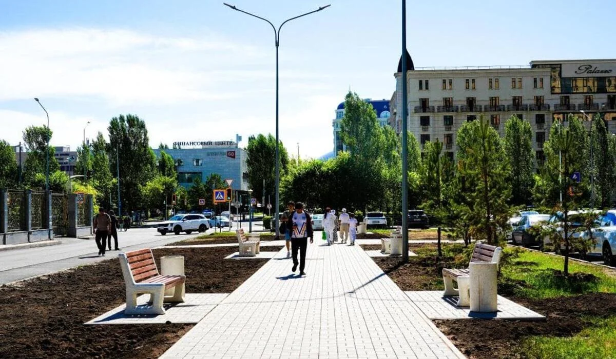 В Астане открыли Аллею Конституции