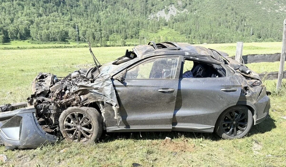 Четыре казахстанца пострадали в ДТП в Республике Алтай (ФОТО)