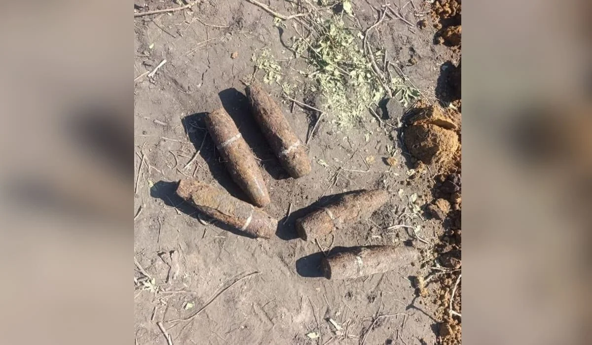 У вокзала в Рудном нашли предметы, похожие на артиллерийские снаряды