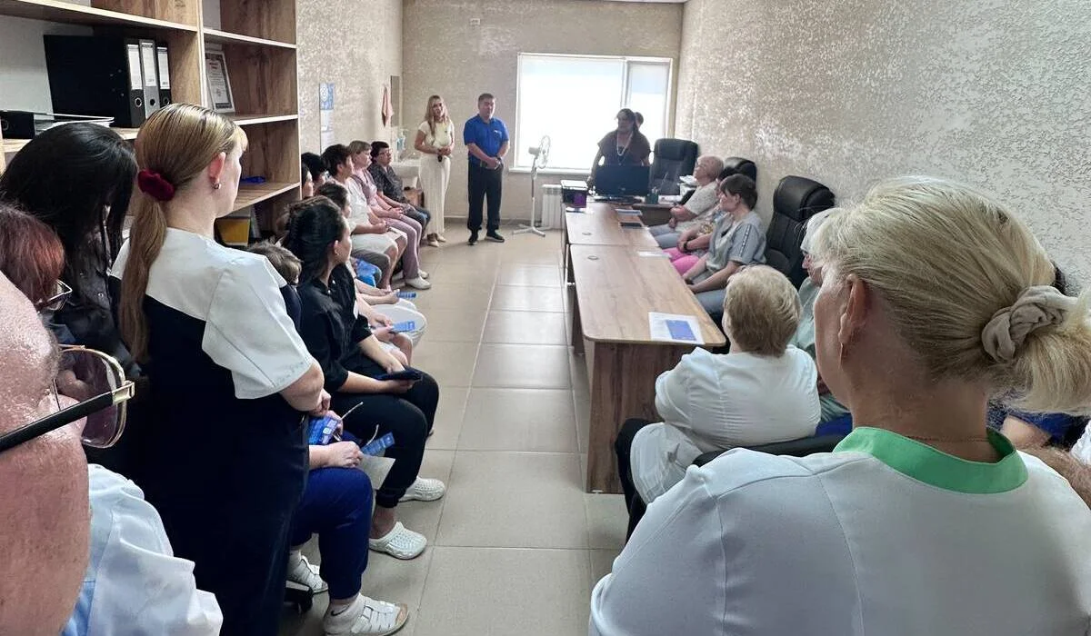 Представители партии «Ак жол» встретились с коллективом поликлиники в Тобыле