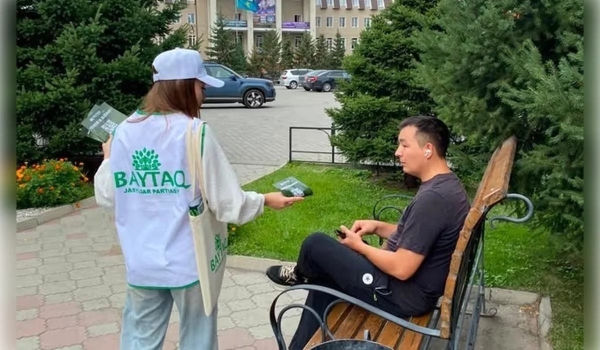 Партия «Байтақ» организовала встречи с жителями Петропавловска в формате «от двери к двери»