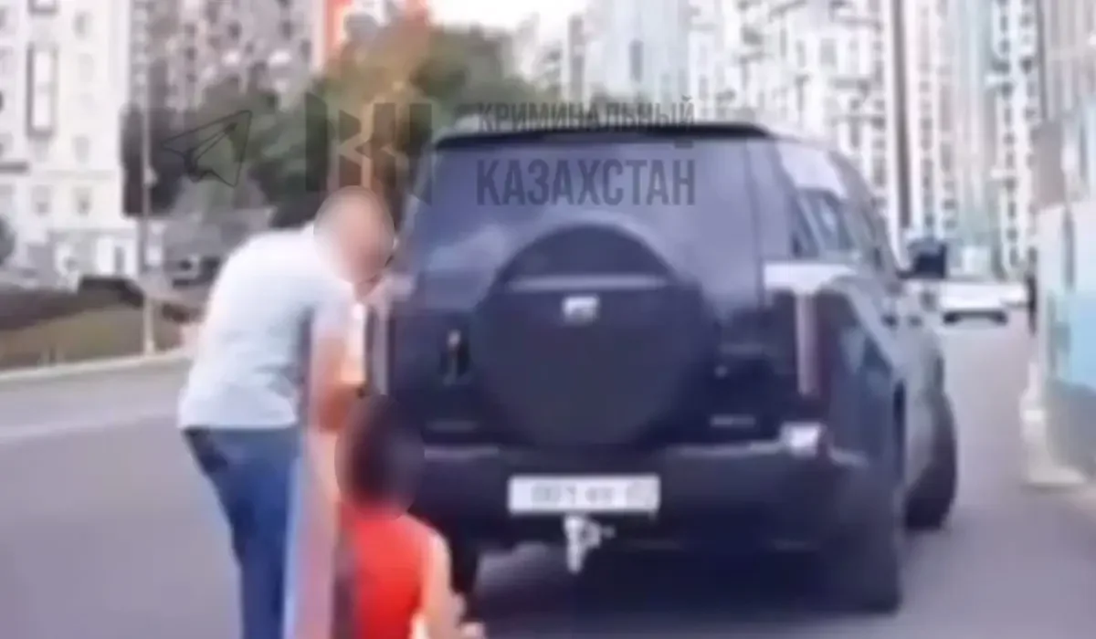 Не уступил дорогу: агрессивный водитель избил мужчину в Алматы (ВИДЕО)