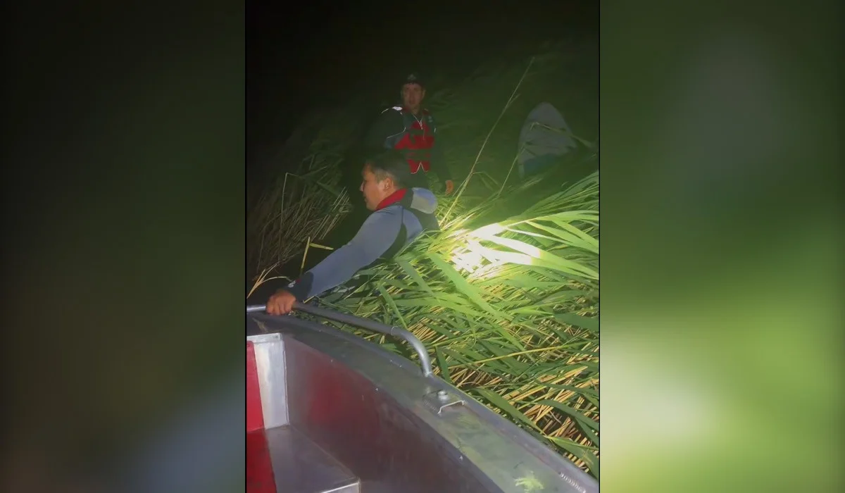 Унесенные ветром сапбордисты уснули в камышах на Астанинском водохранилище