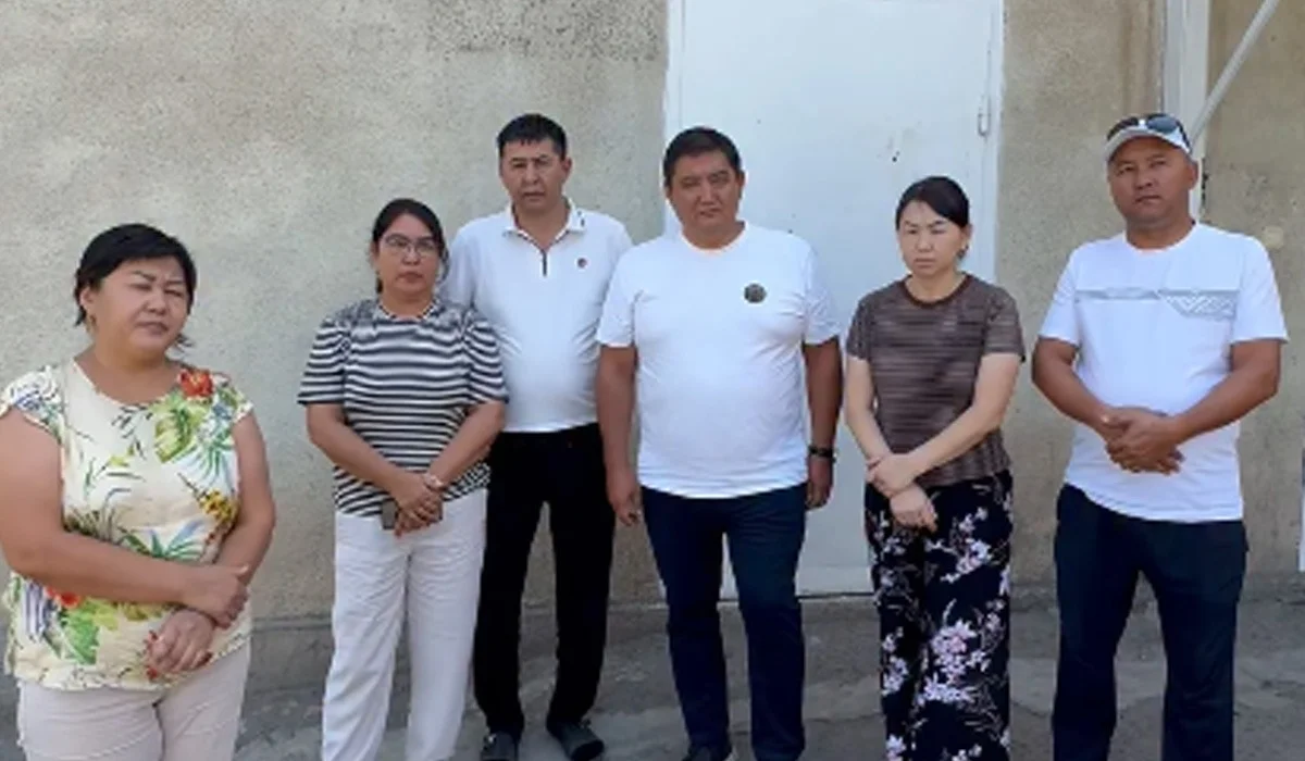 Бакытжан Базарбек записал видеообращение вместе с родственниками пострадавшего в ДТП с его участием