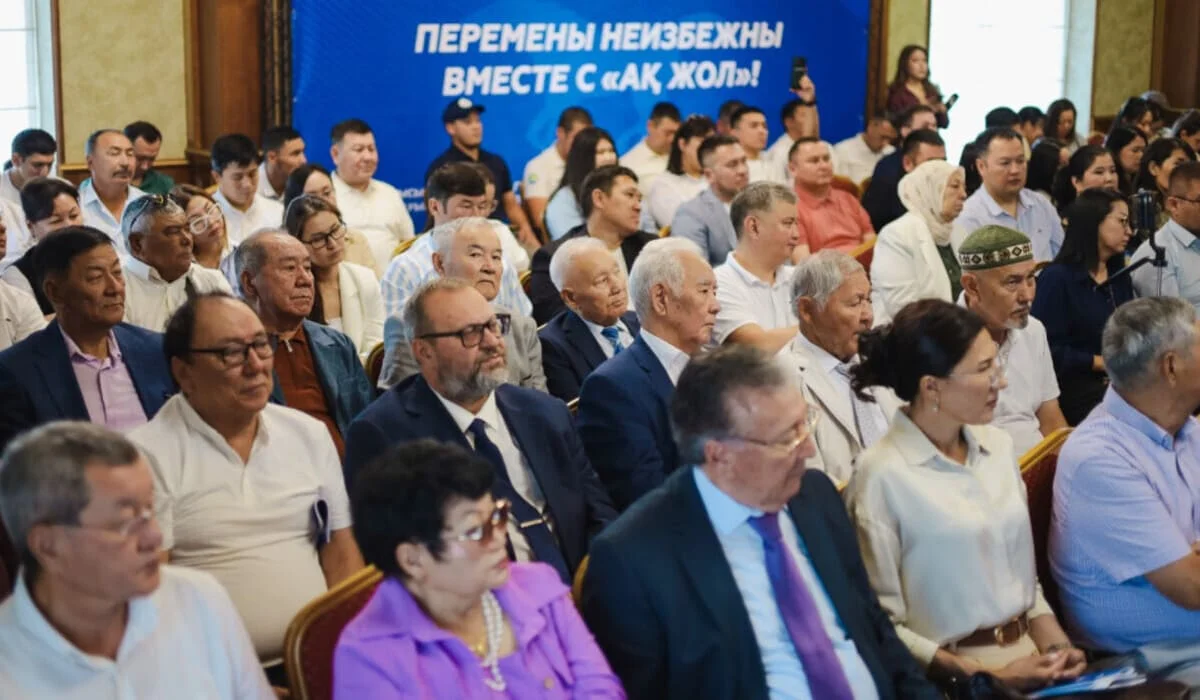 Партия «Ак жол» обсудила с бизнесом поддержку отечественного производства