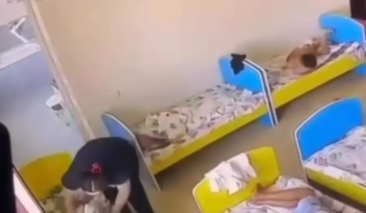 Воспитательница связала ребенка с аутизмом перед сном в Таразе (ВИДЕО)