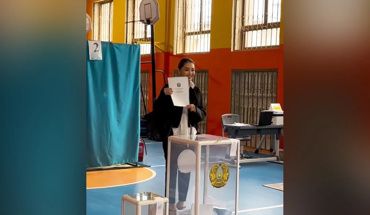 Аша Матай проголосовала на выборах в Курултай