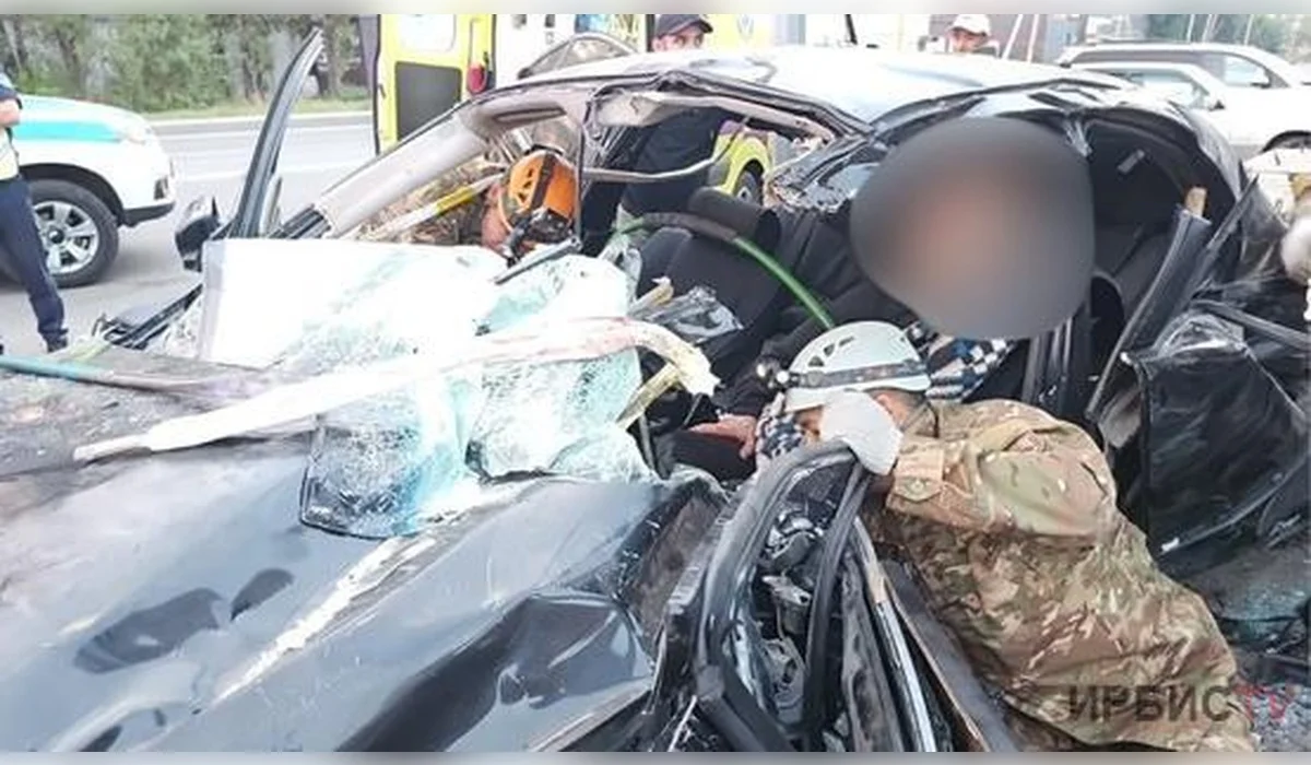 Мужчину зажало в автомобиле после ДТП в Павлодаре