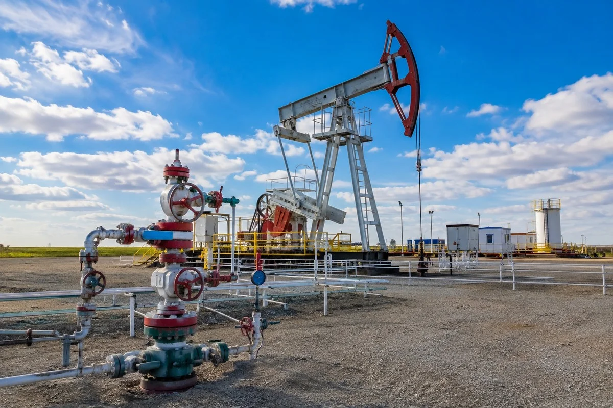 Казахстан и еще шесть стран ОПЕК+ сохранили уровень добычи нефти на октябрь