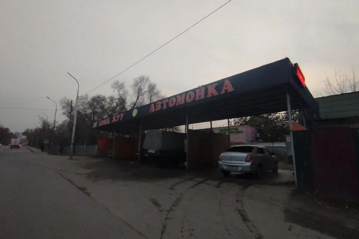 Автомойку снесли после решения суда в Алматы