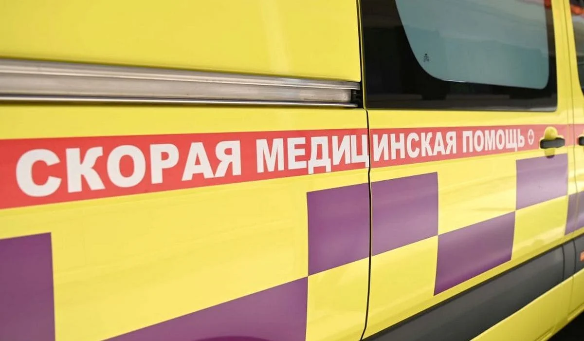 Пожилая женщина выпала из окна второго этажа в Усть-Каменогорске