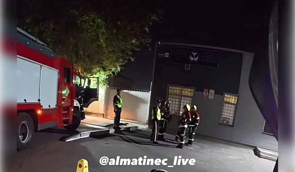 Пожар вспыхнул в здании центра особо опасных инфекций в Алматы (ВИДЕО)