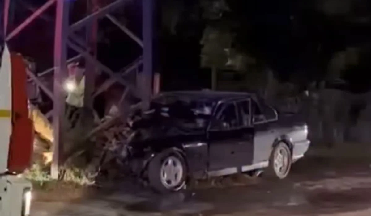 BMW врезался в опору ЛЭП в Жезказгане: погиб подросток (ВИДЕО)