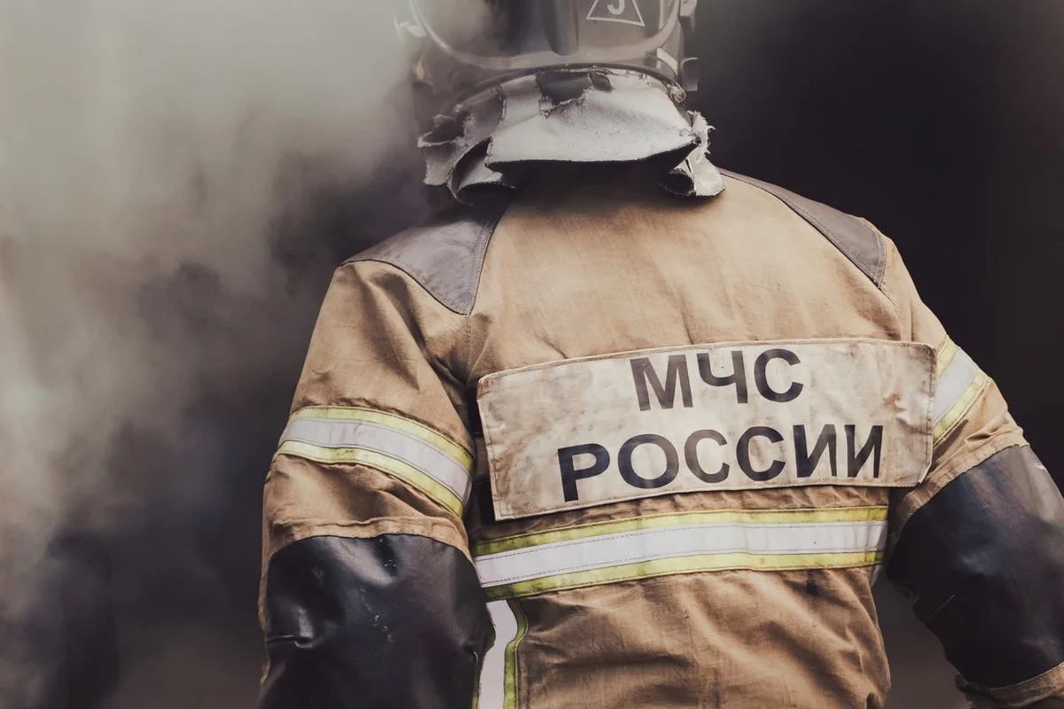 Тринадцать человек погибли при пожаре на заводе по производству петард в России