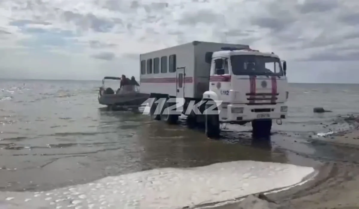 Тела двух пропавших рыбаков нашли спустя неделю на озере Зайсан в ВКО (ВИДЕО)