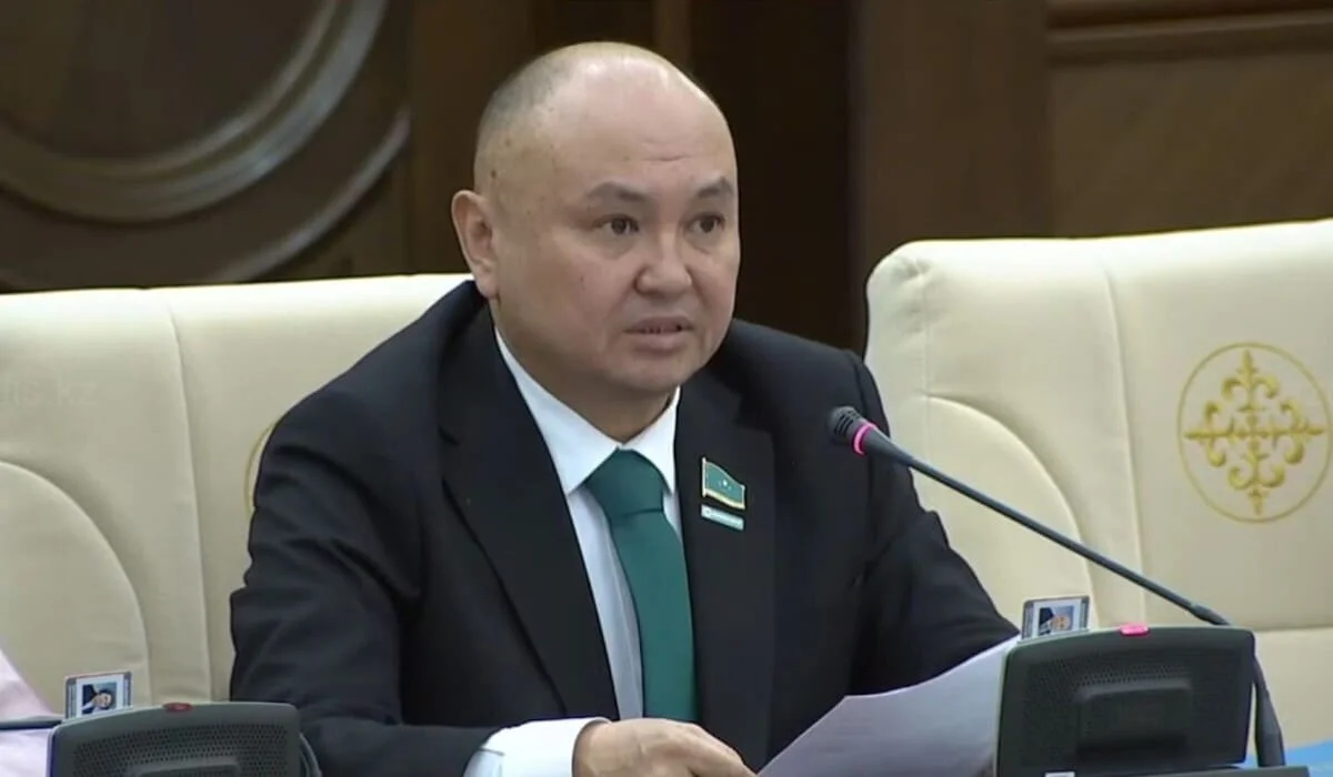 Депутат Курултая призвал усилить работу с казахстанцами по новой Конституции