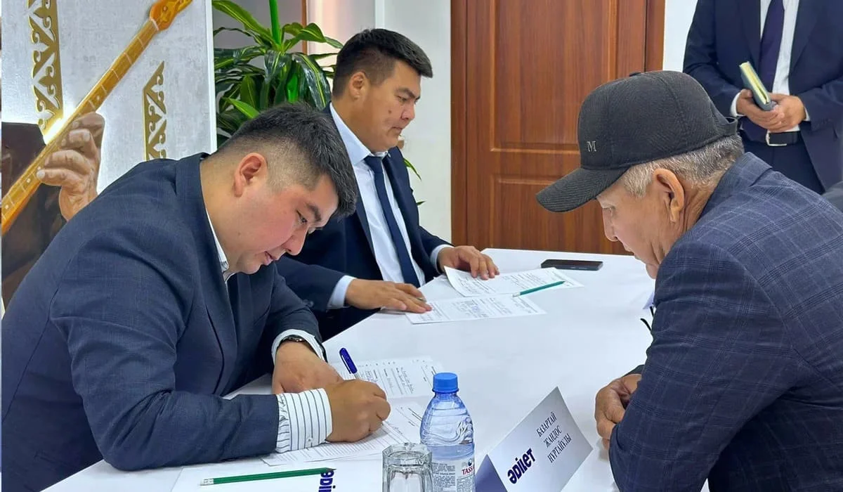 За помощью не пришлось ехать в район: «Әділет» провел прием в отдаленных селах Кызылординской области