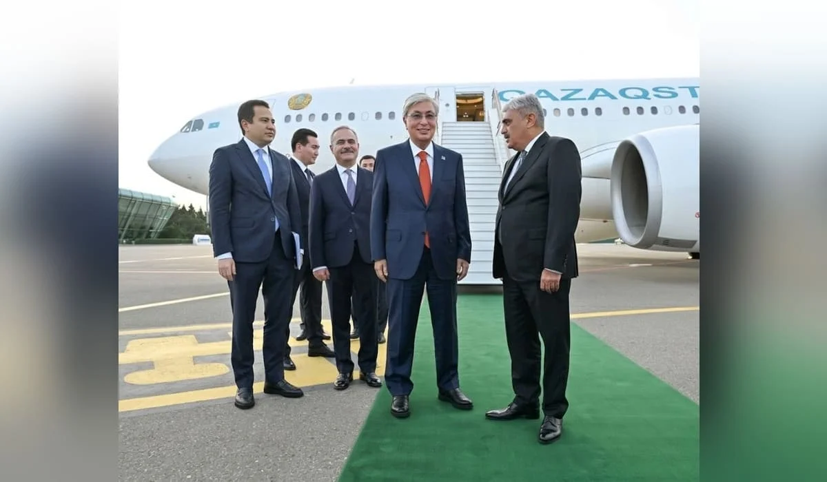 Токаев прибыл в Баку для участия в саммите СВМДА (ВИДЕО)