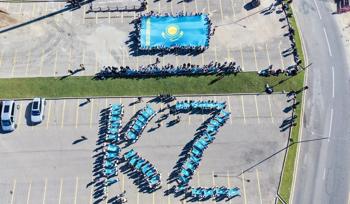 Партия «Әділет» запустила акцию «Менің Елім – Менің Туым»: по Казахстану разместят около 5 тысяч флагов