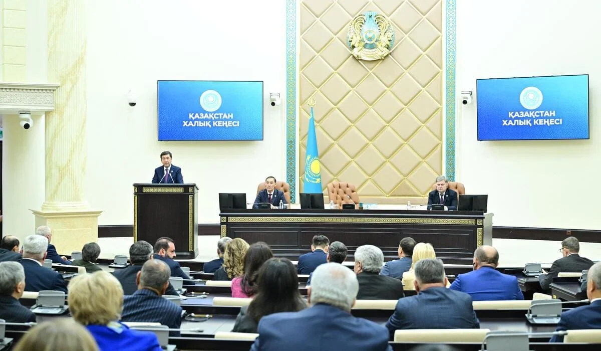 Госнаграды от имени президента вручил председатель Қазақстан Халық Кеңесі