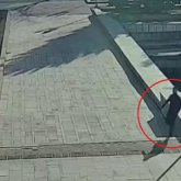 Убегал от следователей: кыргызский депутат выпрыгнул из окна 2-го этажа Парламента