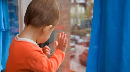 Женщина оставила 4-летнего ребенка одного в квартире и ушла в кафе