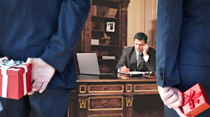Часы Rolex, телефоны Meizu, духи Jimmy Choo. Какие еще брендовые подарки дарят чиновникам?