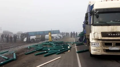 Автобус с казахстанцами врезался в грузовик под Волгоградом