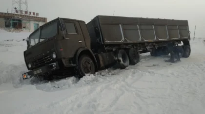 КамАЗ съехал в кювет на трассе Петропавловск-Жезказган