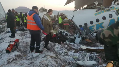 Появилось видео с места падения самолета в Алматы