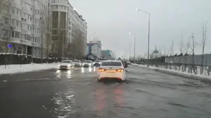 В Нур-Султане прорвало водопровод (видео)