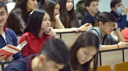 Казахстанским студентам повысили стипендию на 25%